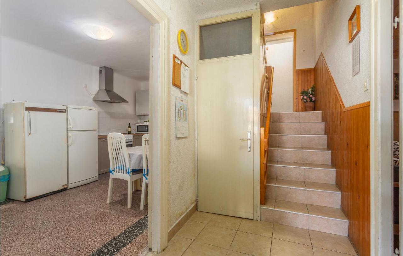 Cozy Home In Omisalj With Kitchen Extérieur photo