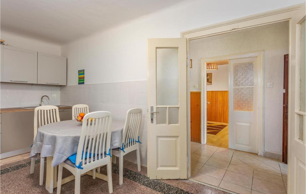 Cozy Home In Omisalj With Kitchen Extérieur photo