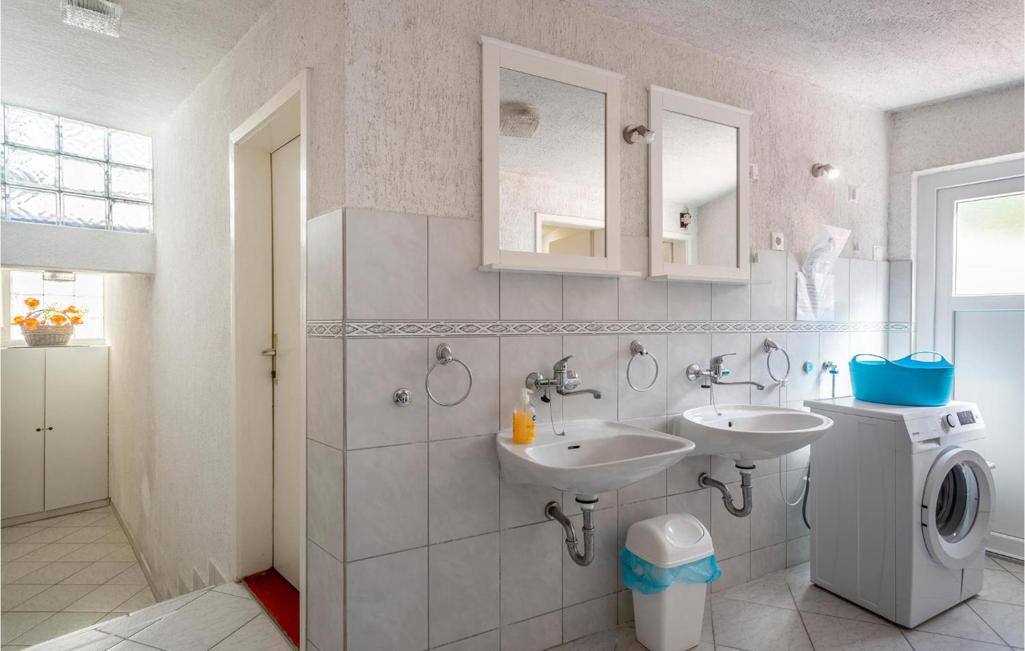 Cozy Home In Omisalj With Kitchen Extérieur photo