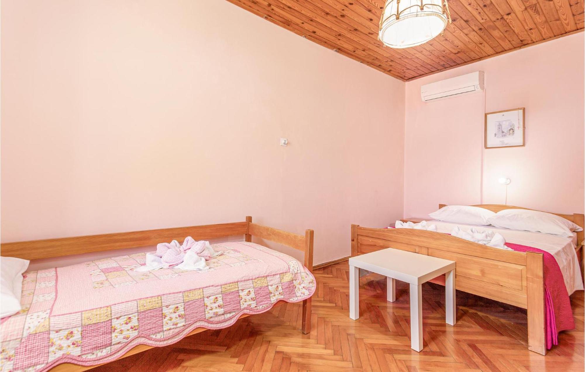 Cozy Home In Omisalj With Kitchen Extérieur photo